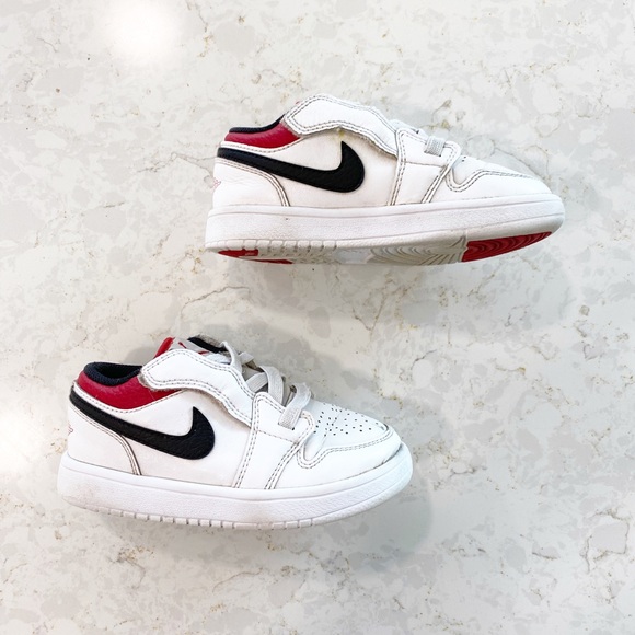 Jordan 1 Alt Sneakers - Picture 2 of 8